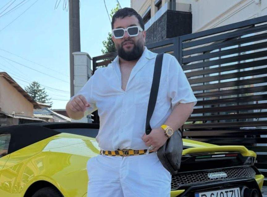 Tzancă Uraganu, în fața casei