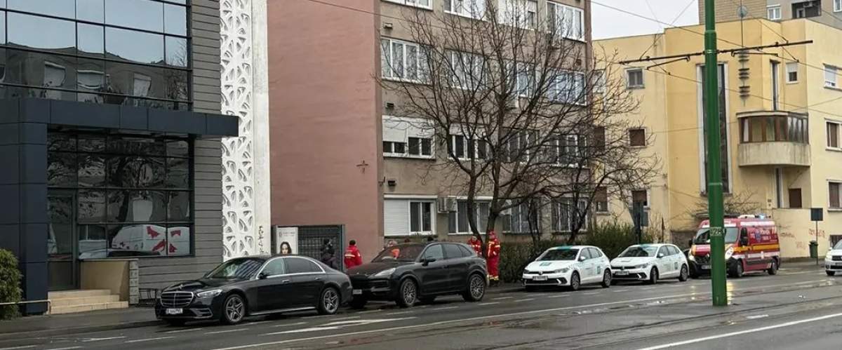 Un tată și fiul său s-au aruncat de pe un bloc cu zece etaje, în Arad. Cei doi ar fi mers să închirieze un apartament