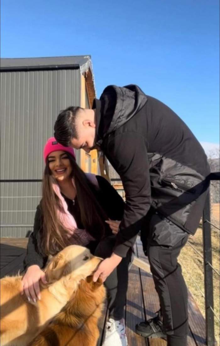 Cei doi tineri, fericiți