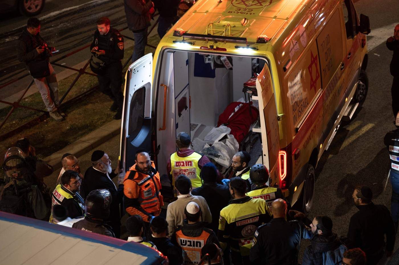 Momentul șocant în care un autobuz intră în mulțime! Cel puțin o persoană a murit și alte zeci au fost grav rănite