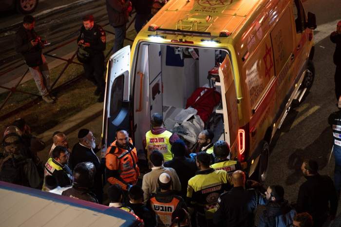 Momentul șocant în care un autobuz intră în mulțime! Cel puțin o persoană a murit și alte zeci au fost grav rănite