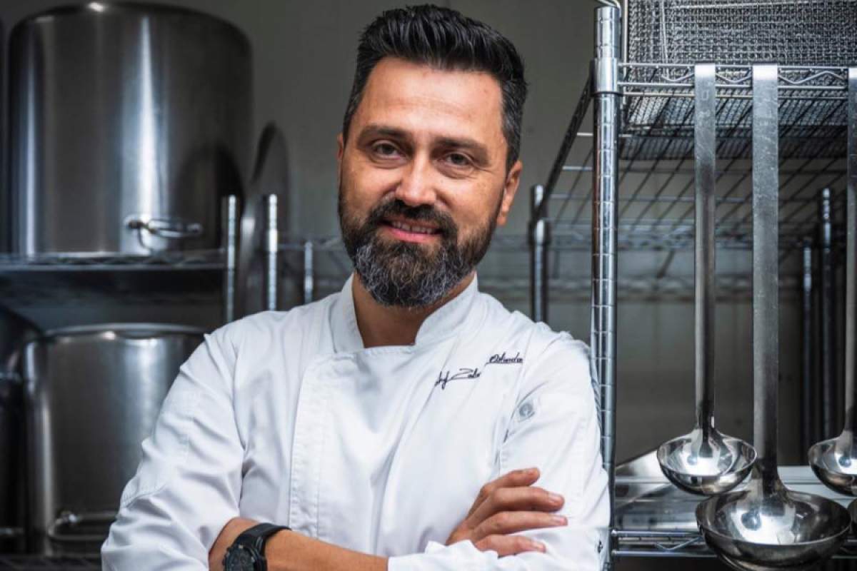 Chef Orlando Zaharia, în bucătărie
