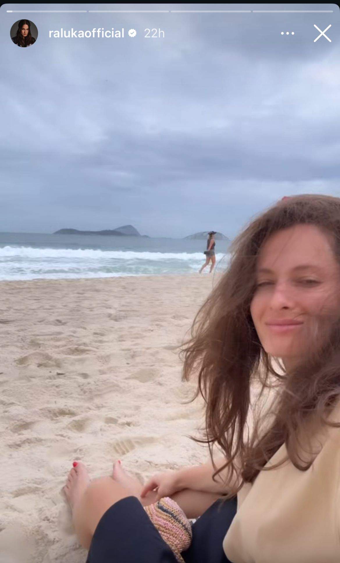 Raluka, pe plajă