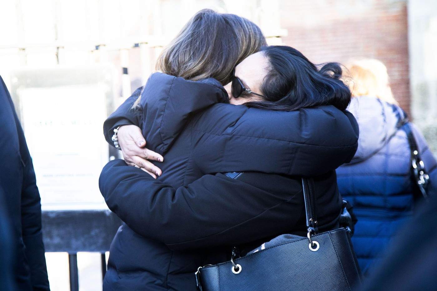 persoane la înmormântare