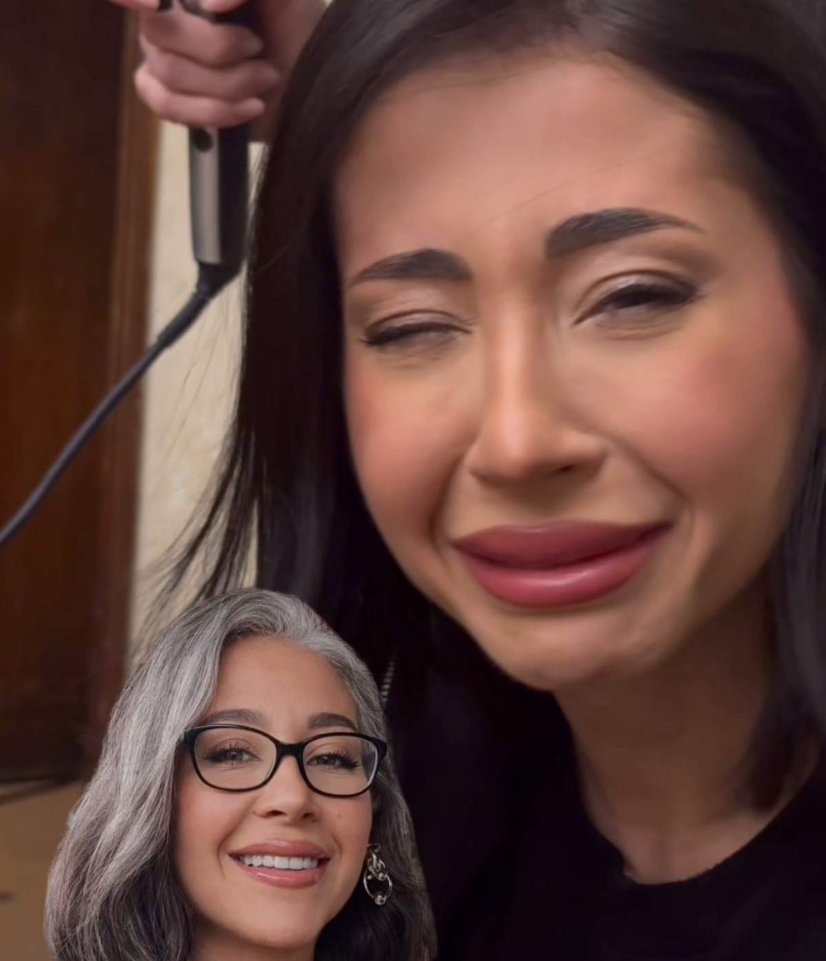 Reacția lui Nicole Cherry când și-a văzut firele albe