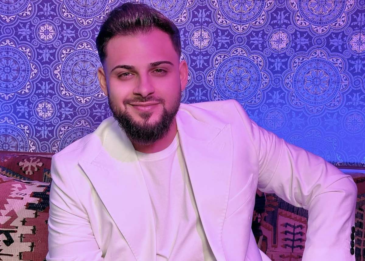 Robert Lele, îmbrăcat la costum