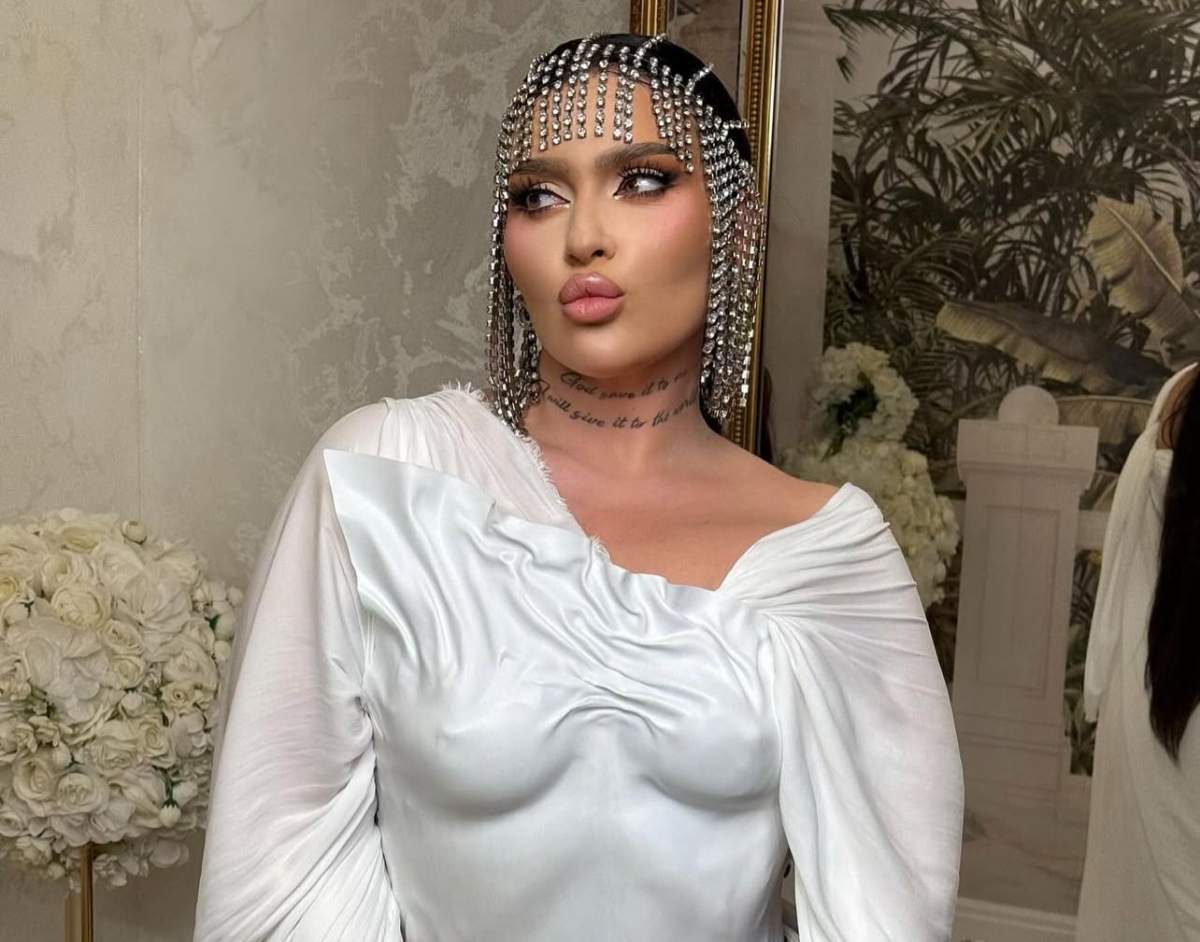 Oana Radu, într-o ținută albă