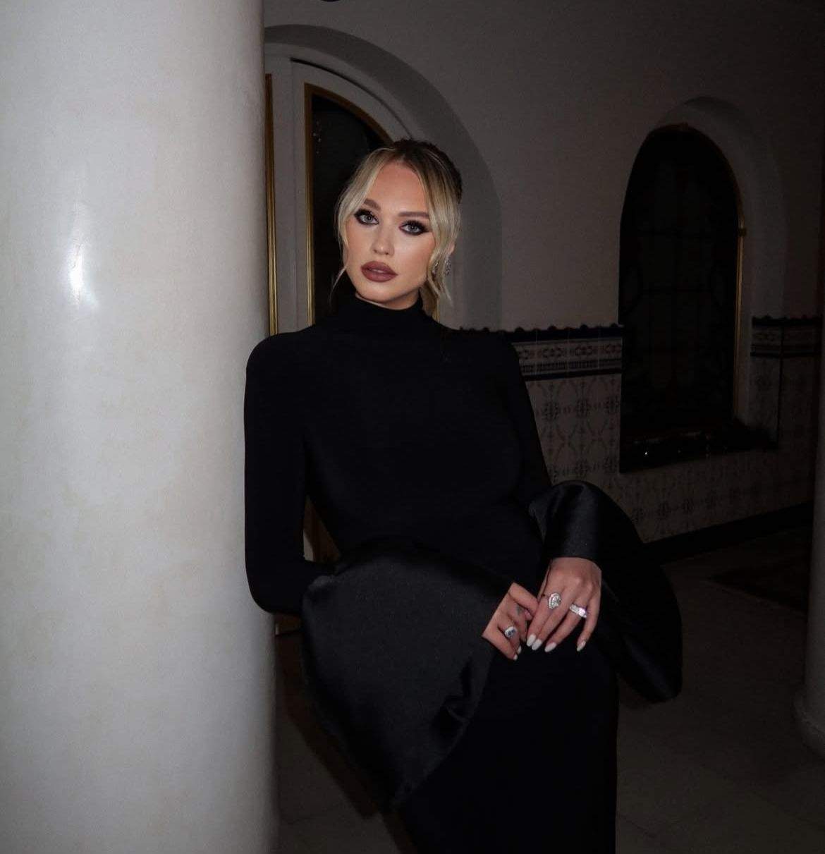 Gina Chirilă, într-o rochie neagră