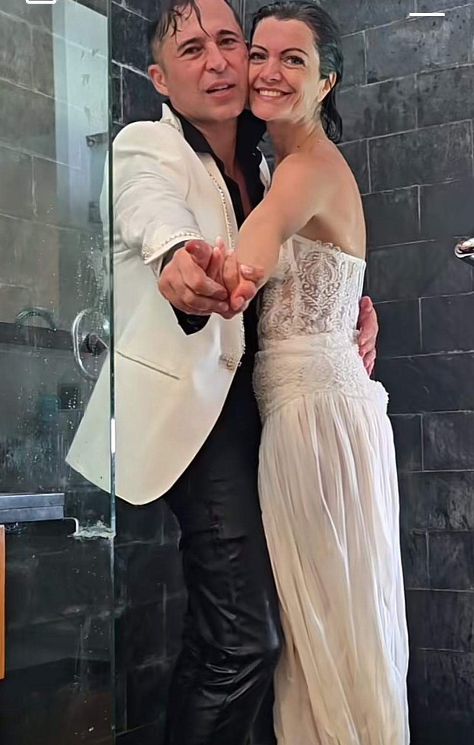 Dinu Maxer și Magdalena Chihaia, în duș