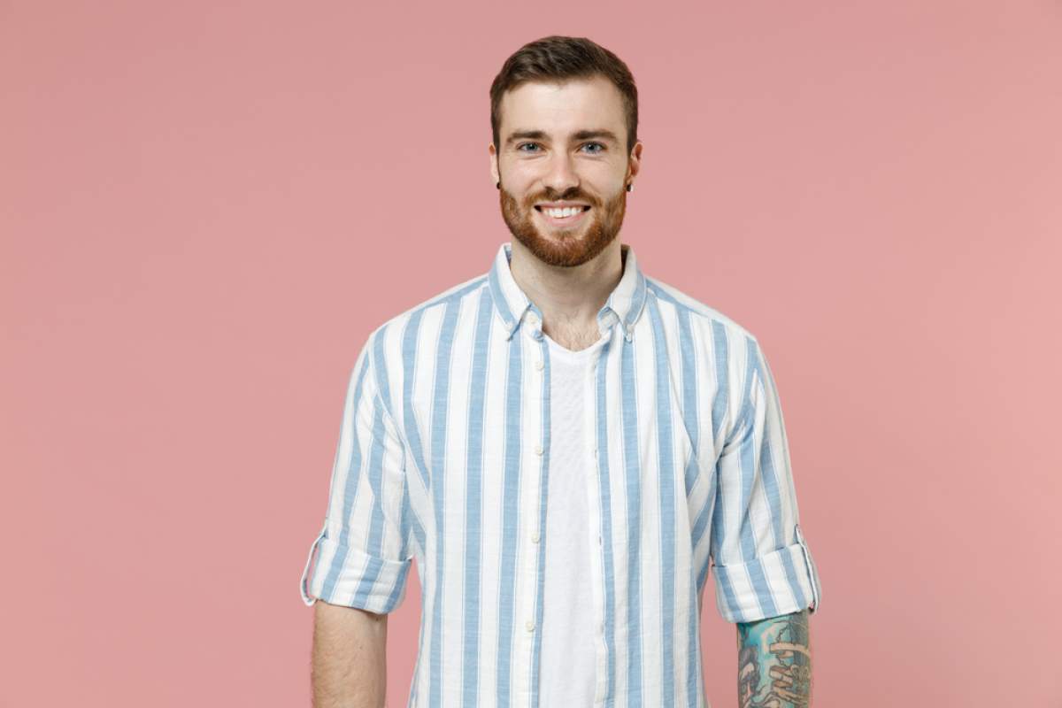 (P) Cămășile cu dungi: cum să le integrezi într-o ținută elegantă sau casual 