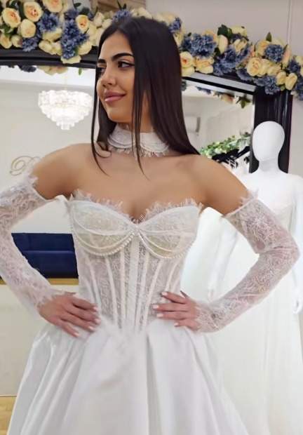 Vanessa, în rochie de mireasă