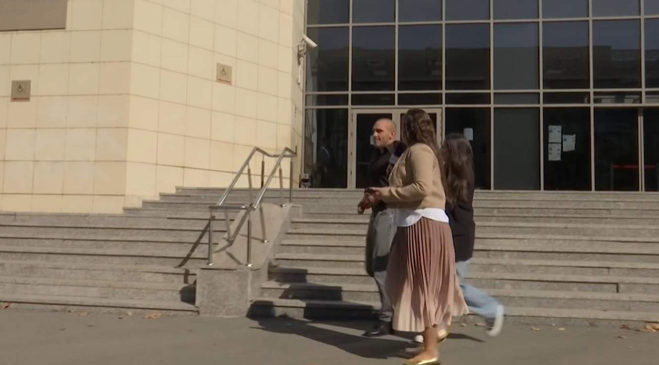 Fostul iubit al Emei Uta a ajuns la judecătorie în dosarul în care este acuzat de agresiune. Make-up artista nu s-a prezentat