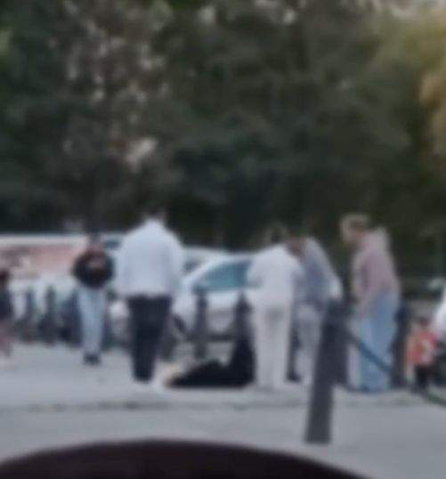 Scandal în plină stradă! O femeie a fos lovită în față! A intervenit poliția