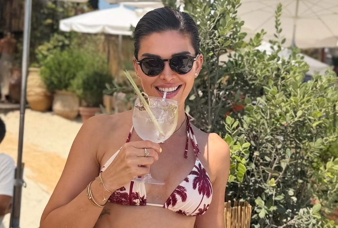 Alina Pușcaș în costum de baie