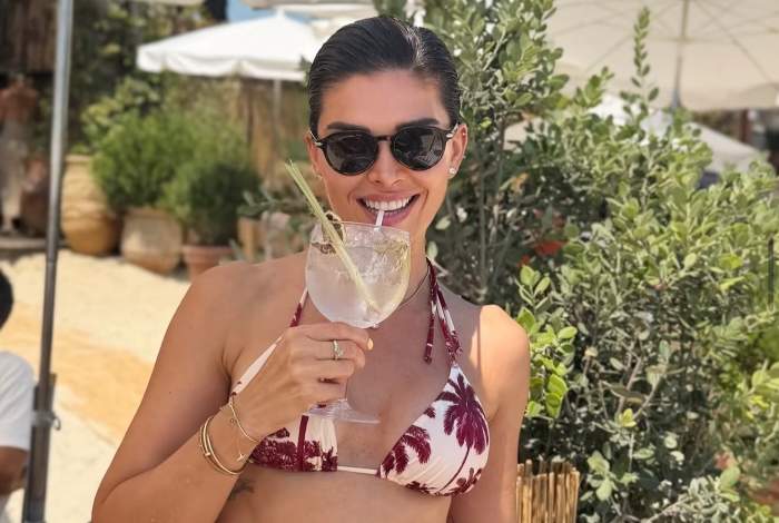 Alina Pușcaș în costum de baie
