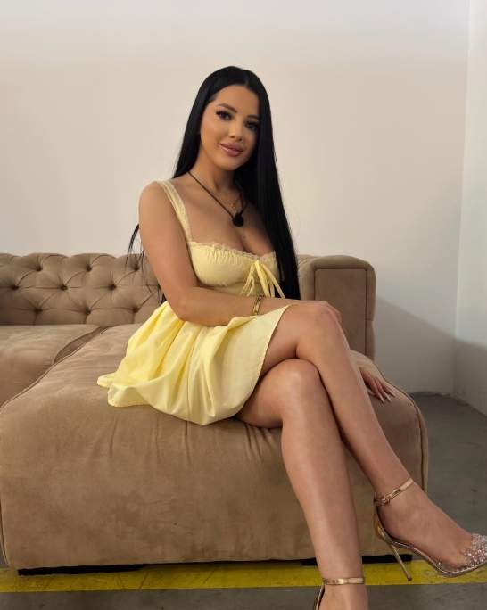ionela cosa in rochie galbena