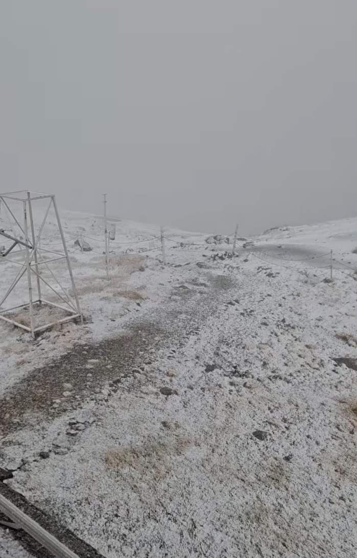 Locul din România unde ninge ca în toiul iernii. Imagini spectaculoase