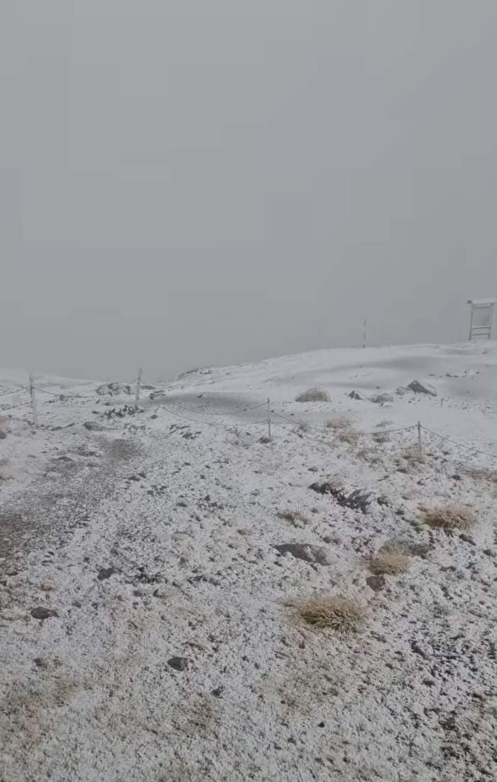 Locul din România unde ninge ca în toiul iernii. Imagini spectaculoase