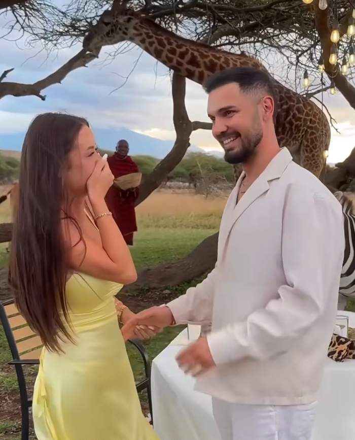 Un influencer cunoscut din România și-a cerut iubita în căsătorie! Decorul a fost ca în filme, cu animale exotice