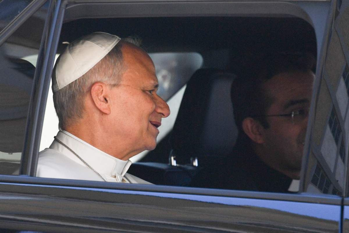 Papa Leon, internat într-un spital din Roma pentru o operație la plămâni