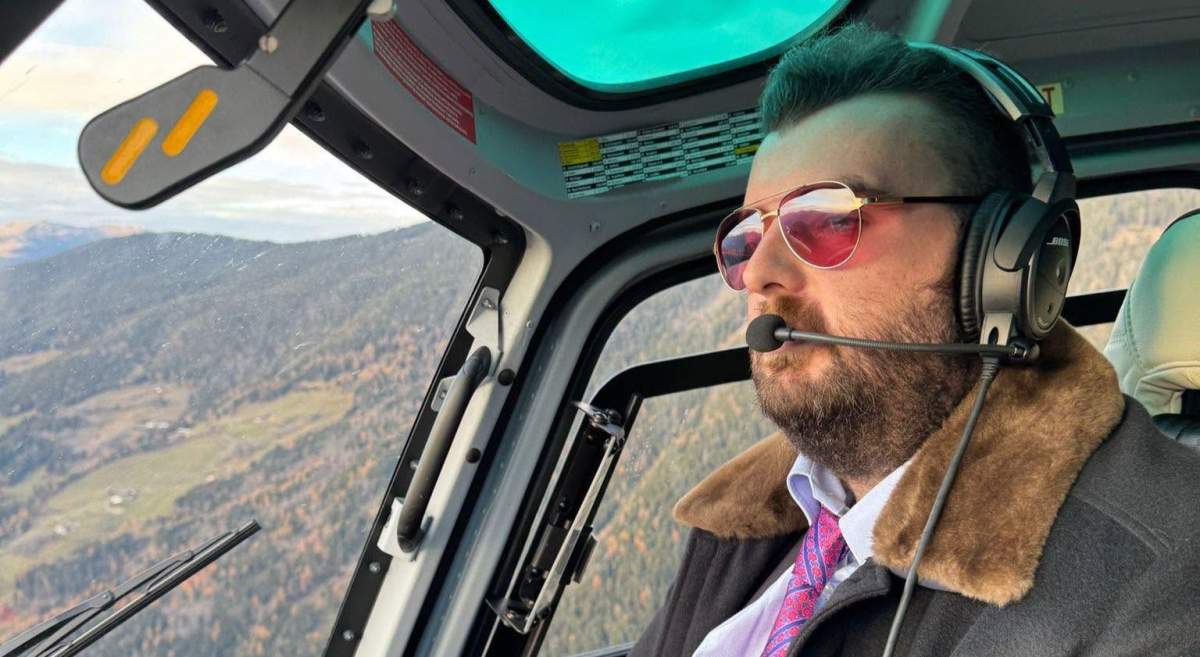 Victor Micula, în elicopter