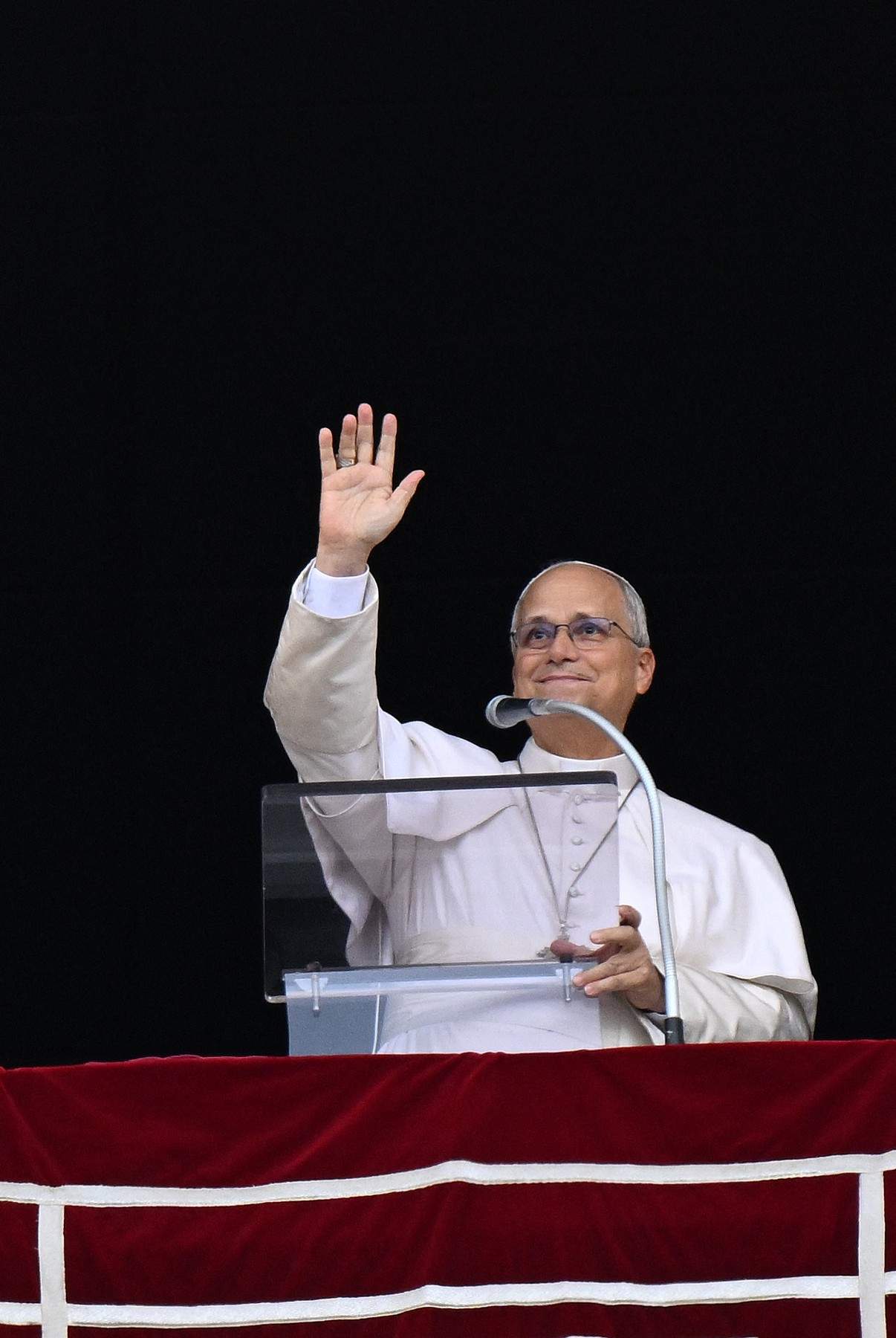 Prima apariție a Papei Leon după ce a fost operat la plămâni. Ce decizie a luat cu privire la activitatea lui | FOTO