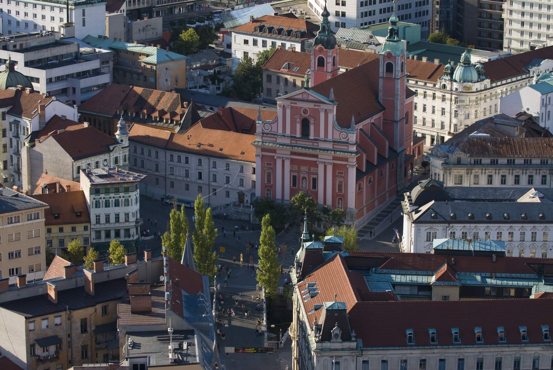 Orașul din Europa mai puțin cunoscut care merită vizitat toamna. Ce poți vizita acolo într-un city break