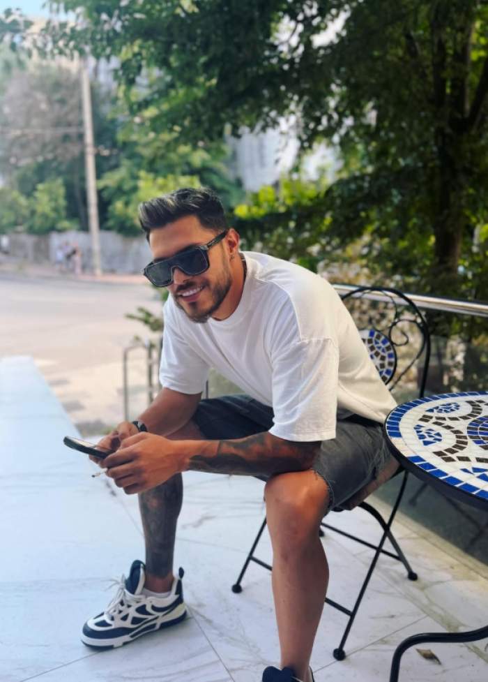 andrei lemnaru cu ochelari de soare la ochi