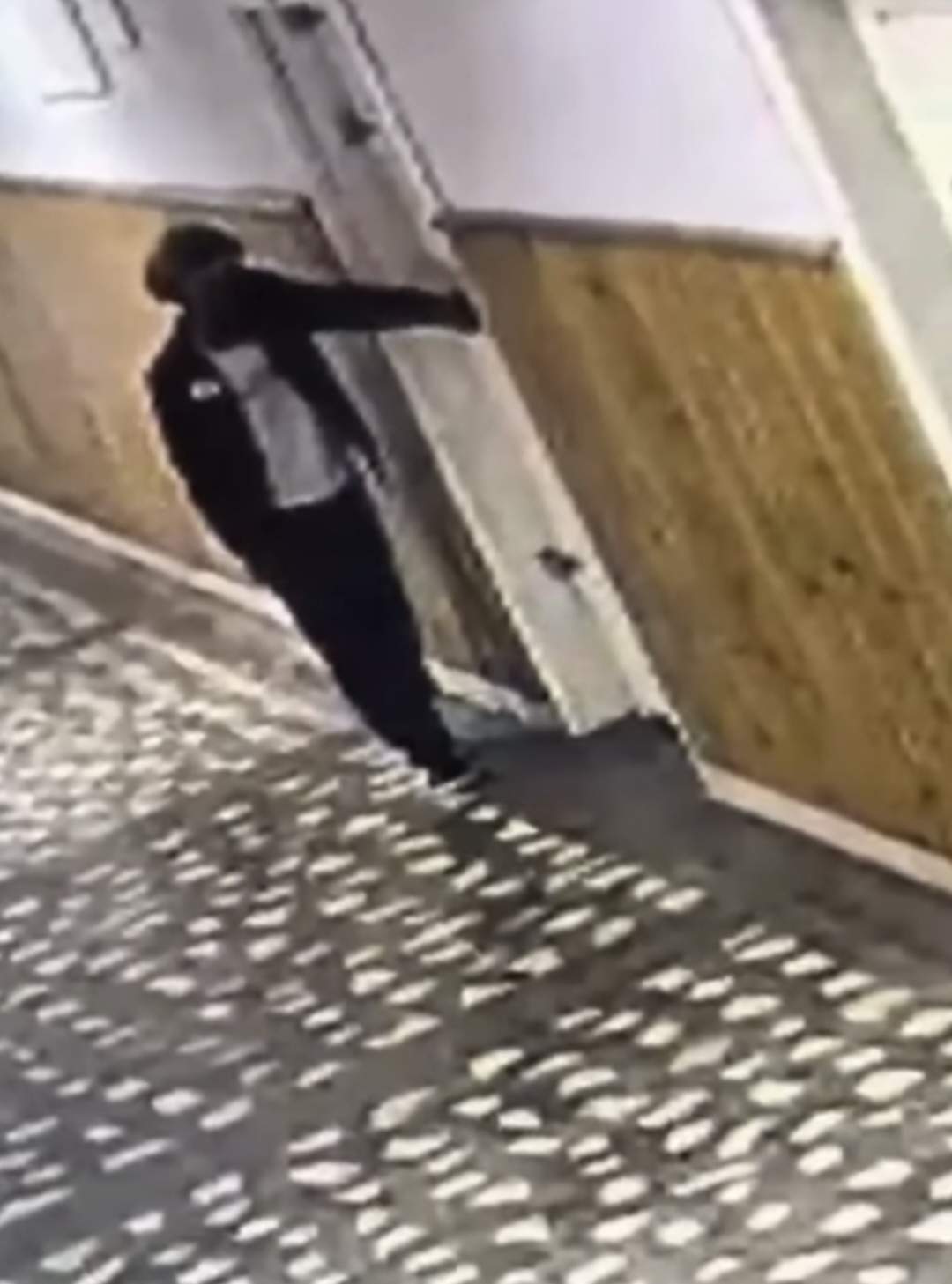 Decizie după atacul cu cuțitul din Bistrița. Ce se întâmplă marți cu elevii Școlii Gimnaziale „Ștefan cel Mare”