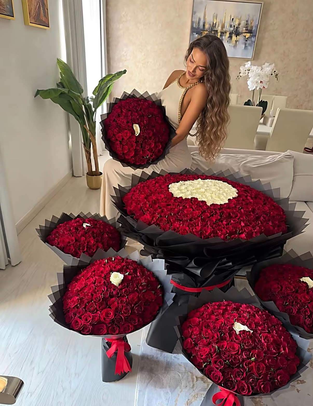 Cine o răsfață pe Bianca Drăgușanu cu buchete uriașe de trandafiri. Unul are un detaliu special