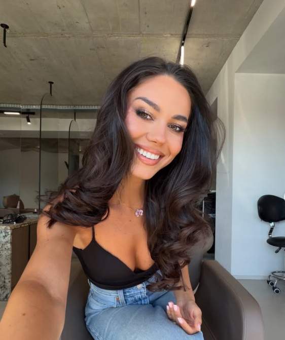 mira selfie