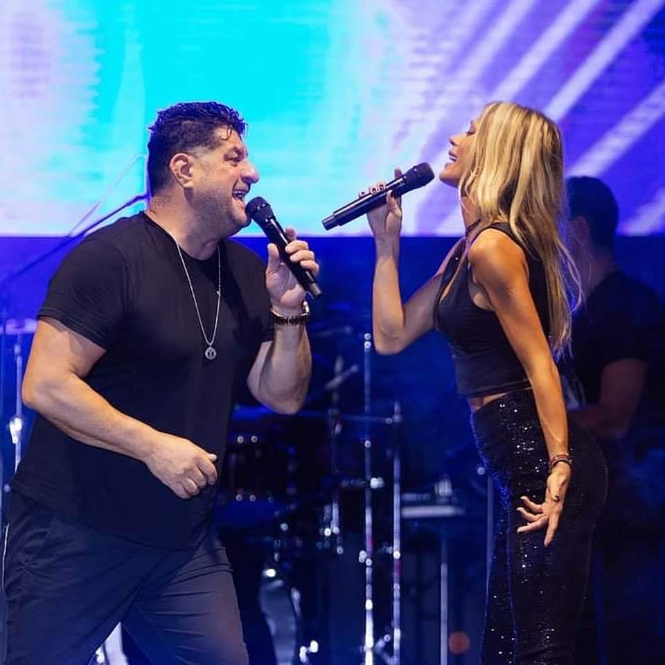 Tavi Colen împreună cu iubita