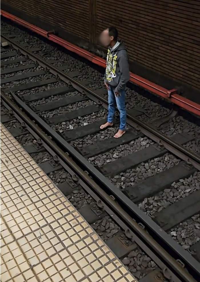 Avem imaginile cu incidentul de la metrou din București. Bărbatul a coborât pe șine pentru că avea datorii: „Am nevoie de ajutor!”