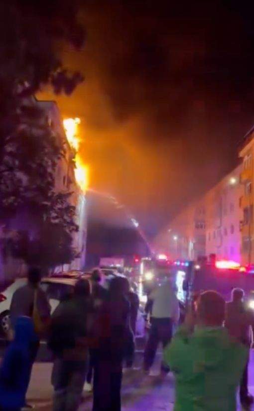 Incendiu de proporții într-un bloc din Suceava! Mai multe persoane au fost evacuate