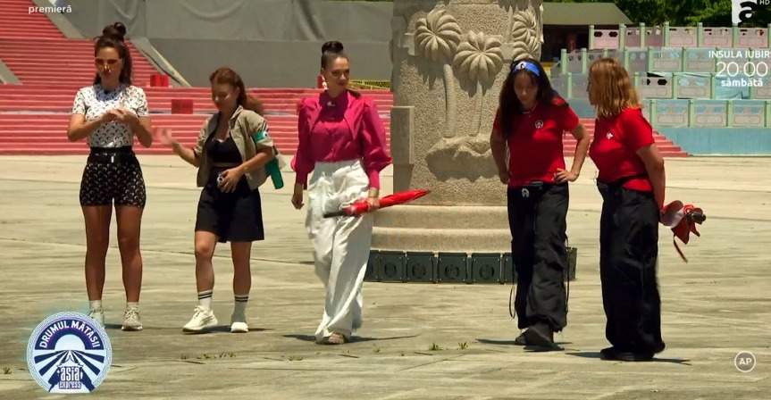 Cele două echipe de la Asia Express