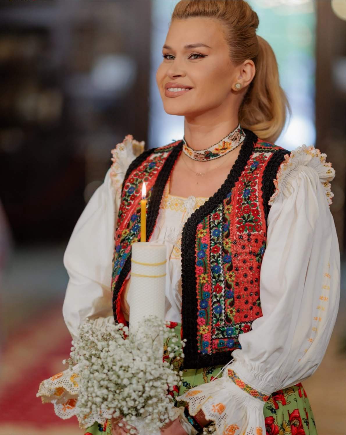 Oana Tomoiagă, în port popular