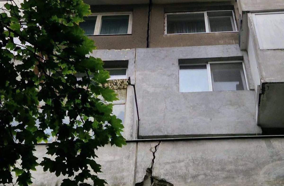 Blocul crăpat din București