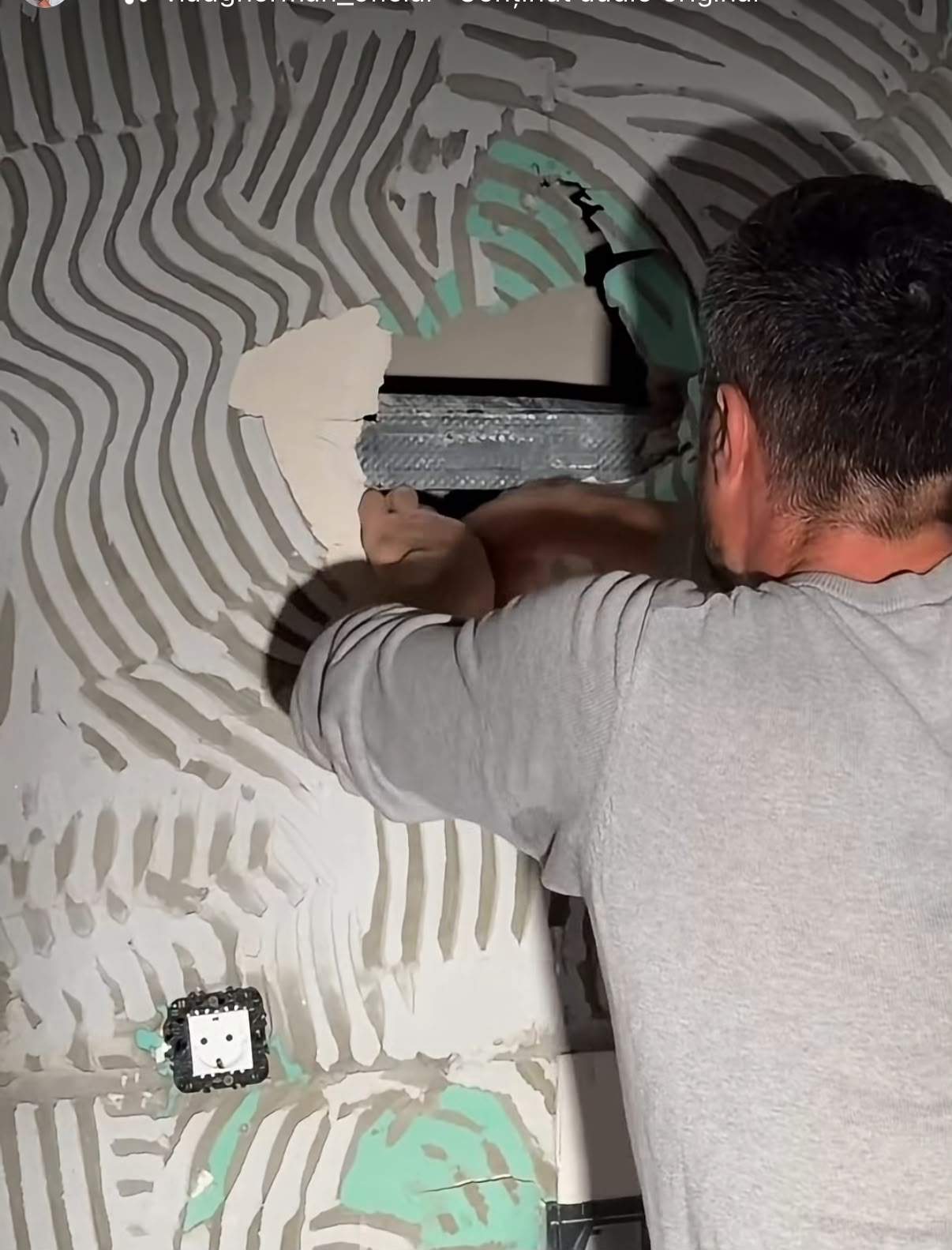 Oana și Vlad Gherman au început renovarea noului apartament! Ce au găsit zidit în perete