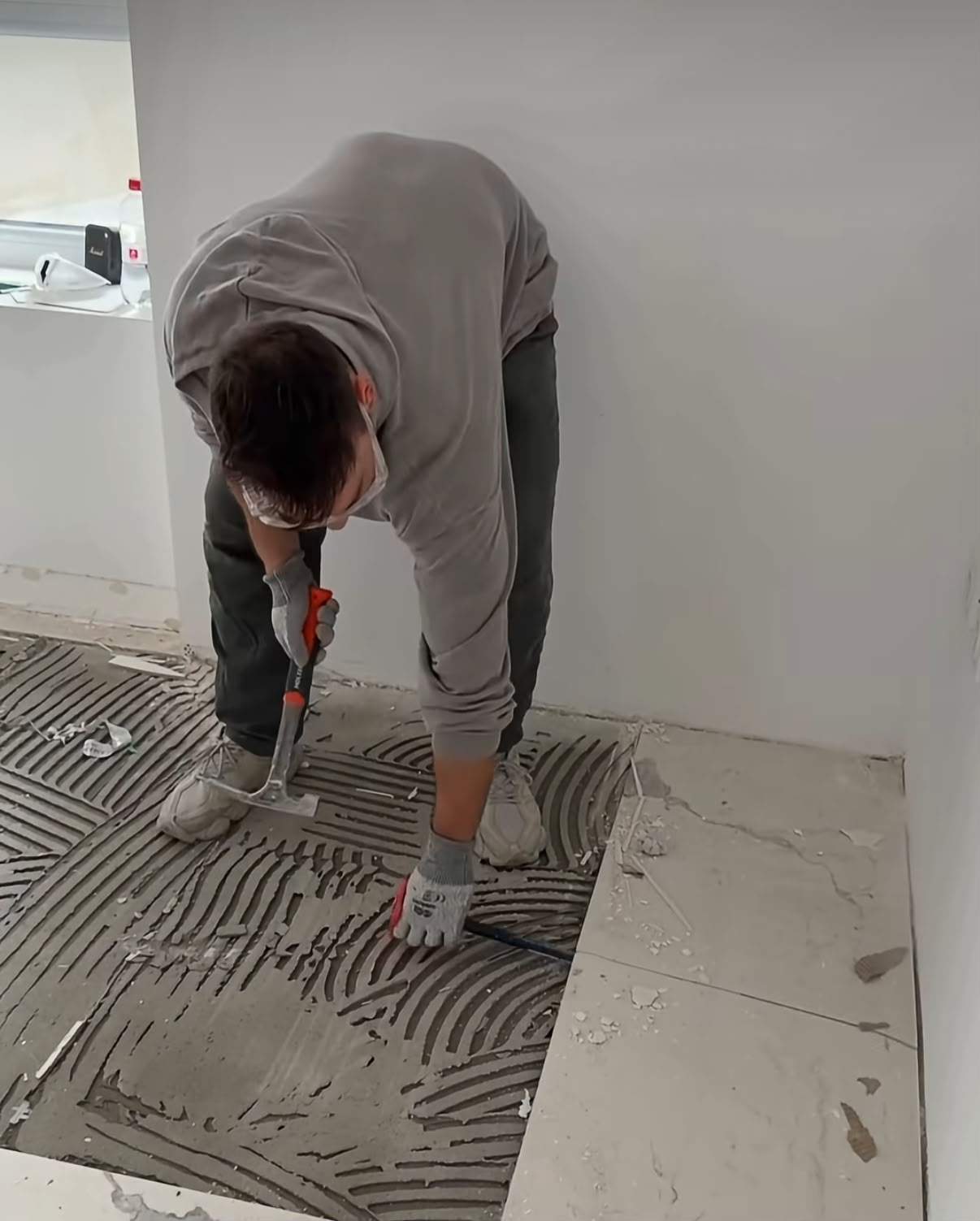 Oana și Vlad Gherman au început renovarea noului apartament! Ce au găsit zidit în perete