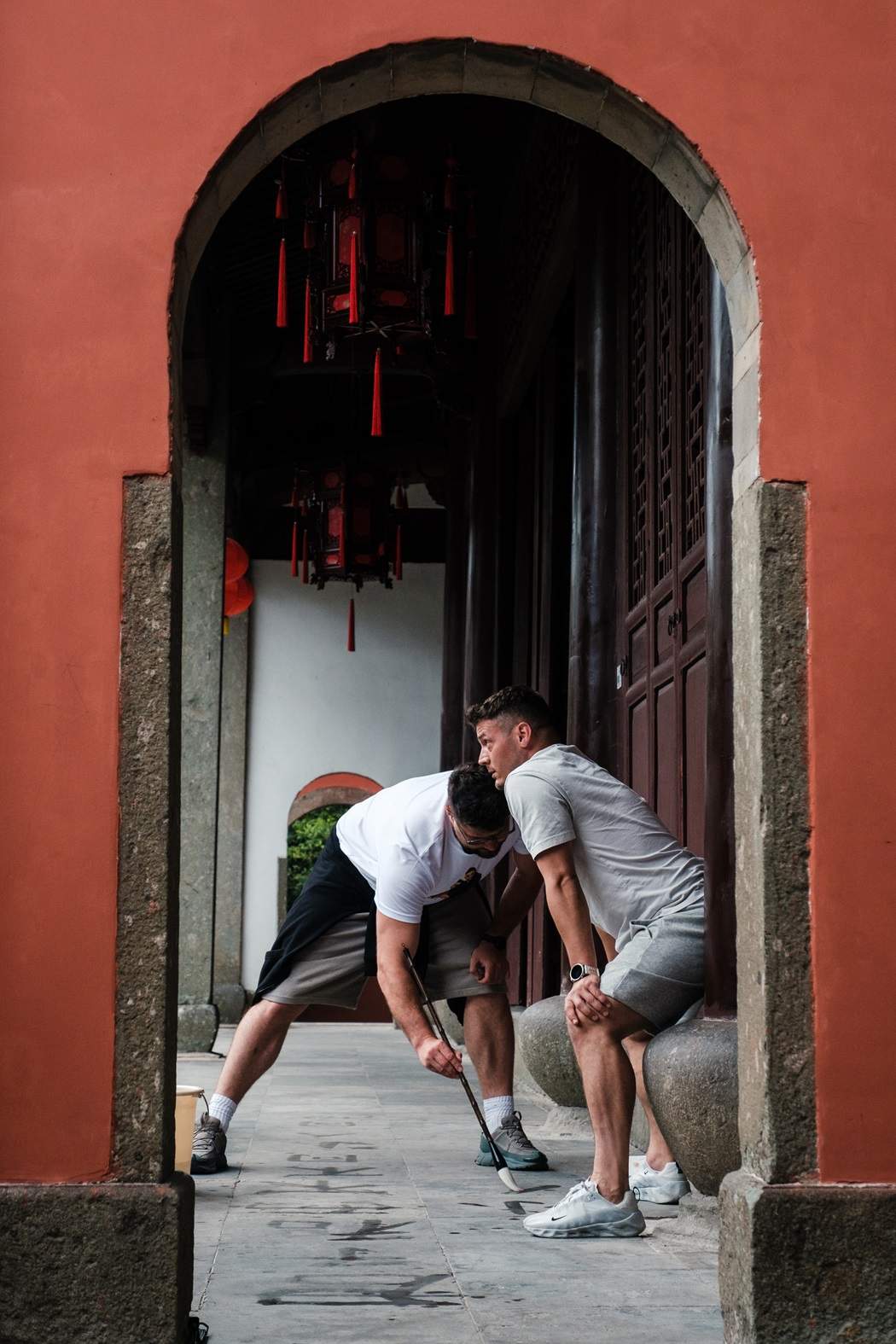 Lecție de înțelepciune la Asia Express. Concurenții ajung la Templul lui Confucius, dar oboseala și nervii întinși la maximum transformă cursa într-un adevărat test al răbdării