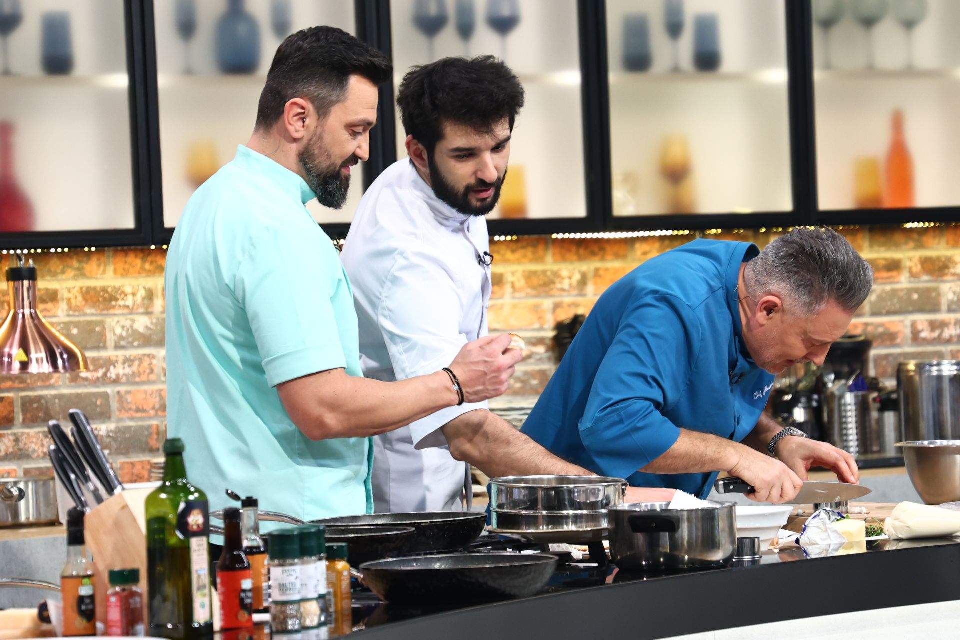 Noul sezon Chefi la cuțite începe la Antena 1 și pe AntenaPLAY din 15 noiembrie!