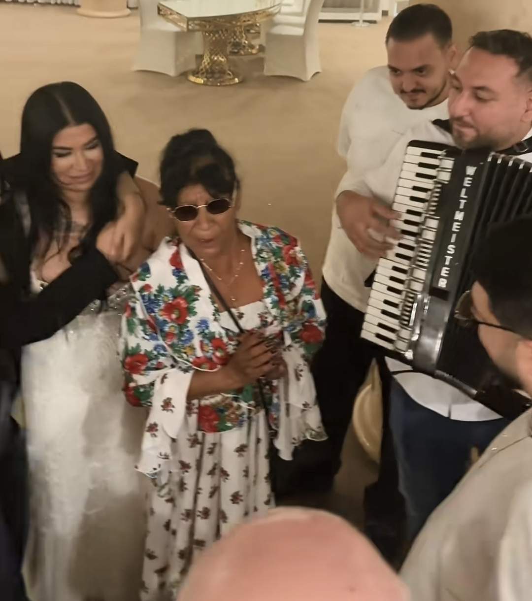 Ramona de la Clejani a cântat alături de mama ei la propria nuntă! Ce s-a întâmplat cu tortul mirilor