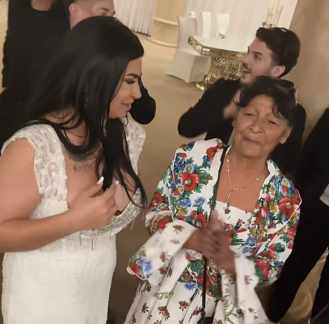 Ramona de la Clejani a cântat alături de mama ei la propria nuntă! Ce s-a întâmplat cu tortul mirilor