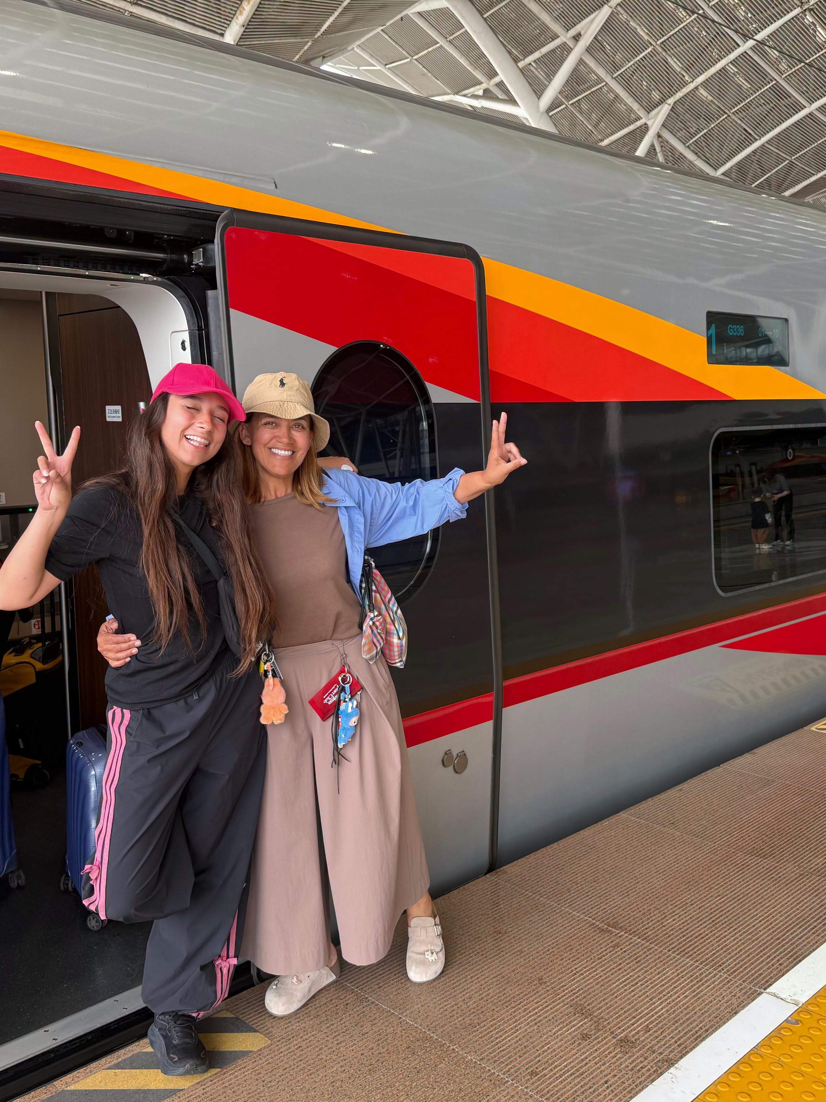 mirela retegan si maya asia express