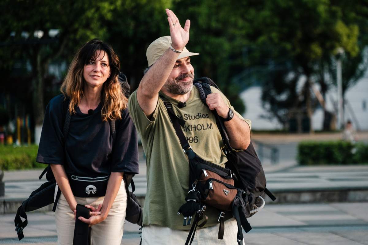 Eșarfa a fost roșie! Maurice Munteanu și Connie Preda părăsesc Drumul Mătăsii, după o eliminare emoționantă la Asia Express, ȋntr-o nouă ediţie lider detașat de audienţă