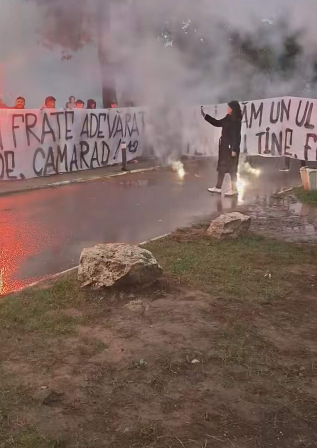 Fotbalistul de 26 de ani de la Rapid a fost condus pe ultimul drum. Ce gest au făcut colegii lui Andrei Petrache în cimitir