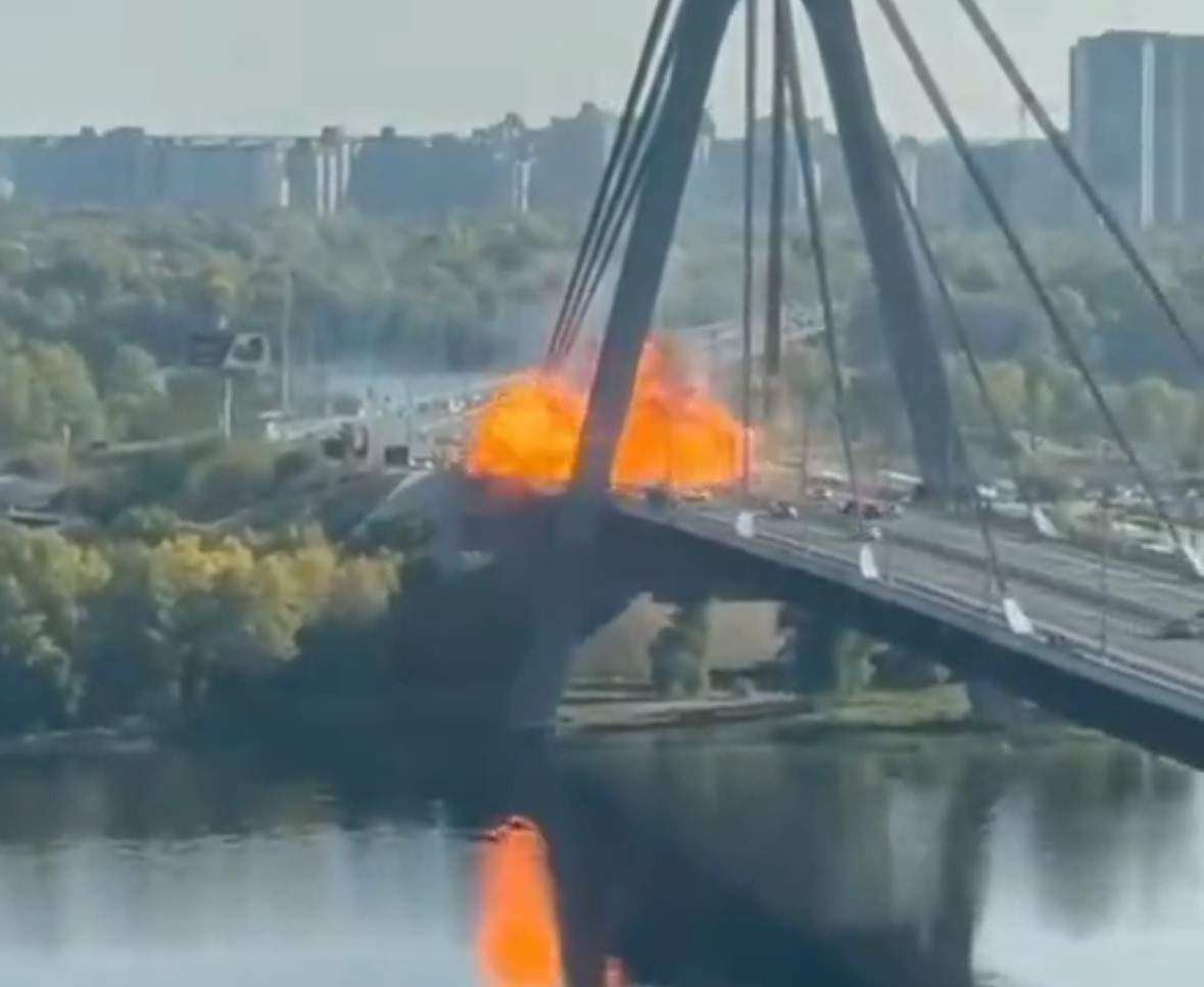 Explozie la Kiev în timpul vizitei cancelarului german Merz. Rusia ar fi atacat unul dintre podurile principale ale orașului