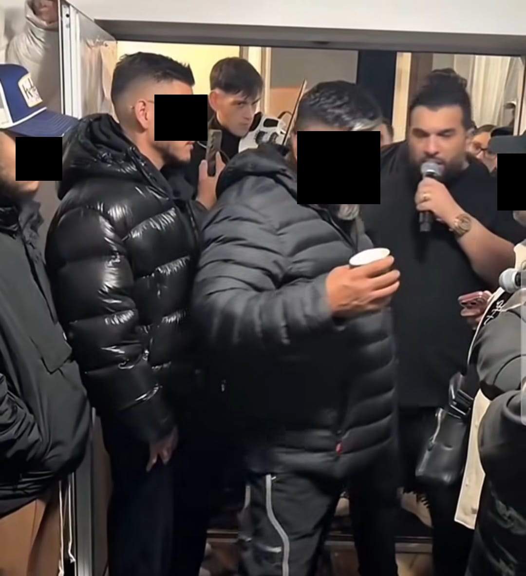 Imagini de la priveghiul Zenobiei Duduianu. Tzancă Uraganu a cântat | FOTO