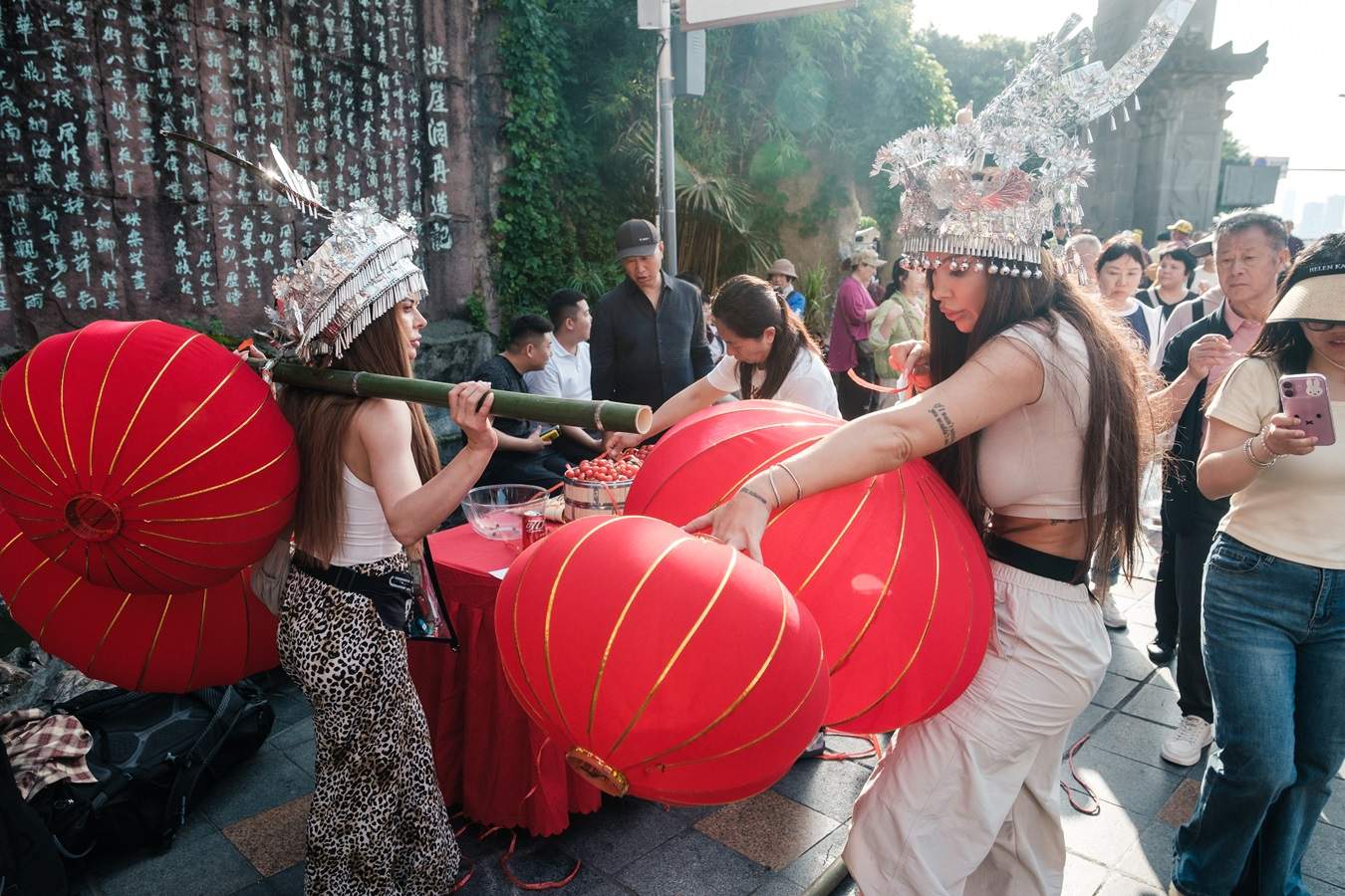 Diseară, lupta pentru Marea Imunitate ajunge în „Orașul 8D”! O zi nebună în Chongqing, la Asia Express, cu o cursă care arată ca o finală, de la 20.30, pe Antena 1 şi AntenaPLAY