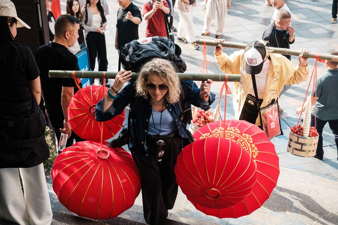 Diseară, lupta pentru Marea Imunitate ajunge în „Orașul 8D”! O zi nebună în Chongqing, la Asia Express, cu o cursă care arată ca o finală, de la 20.30, pe Antena 1 şi AntenaPLAY
